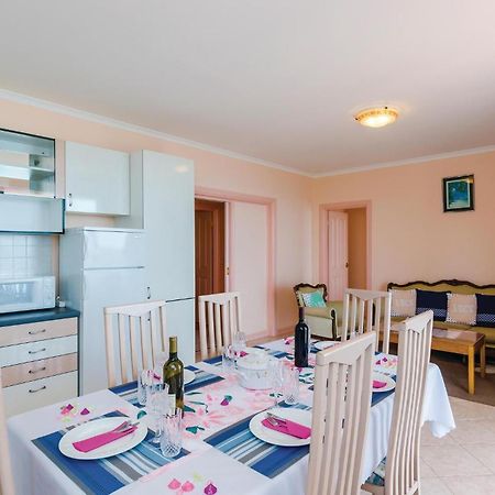 3 Bedroom Beautiful Apartment In Орасац Екстер'єр фото