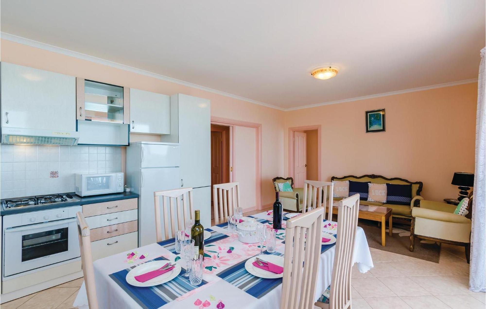 3 Bedroom Beautiful Apartment In Орасац Екстер'єр фото