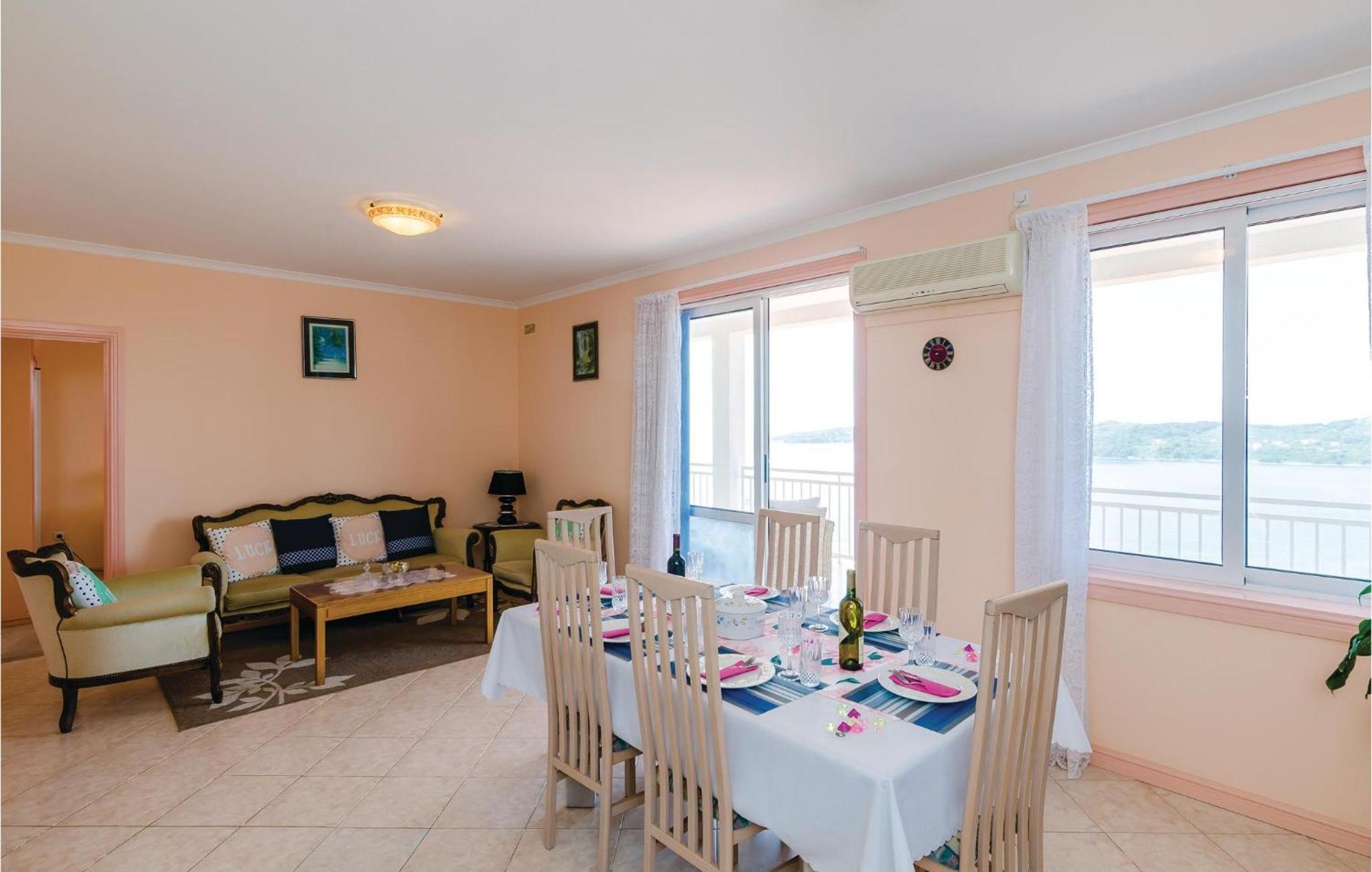 3 Bedroom Beautiful Apartment In Орасац Екстер'єр фото