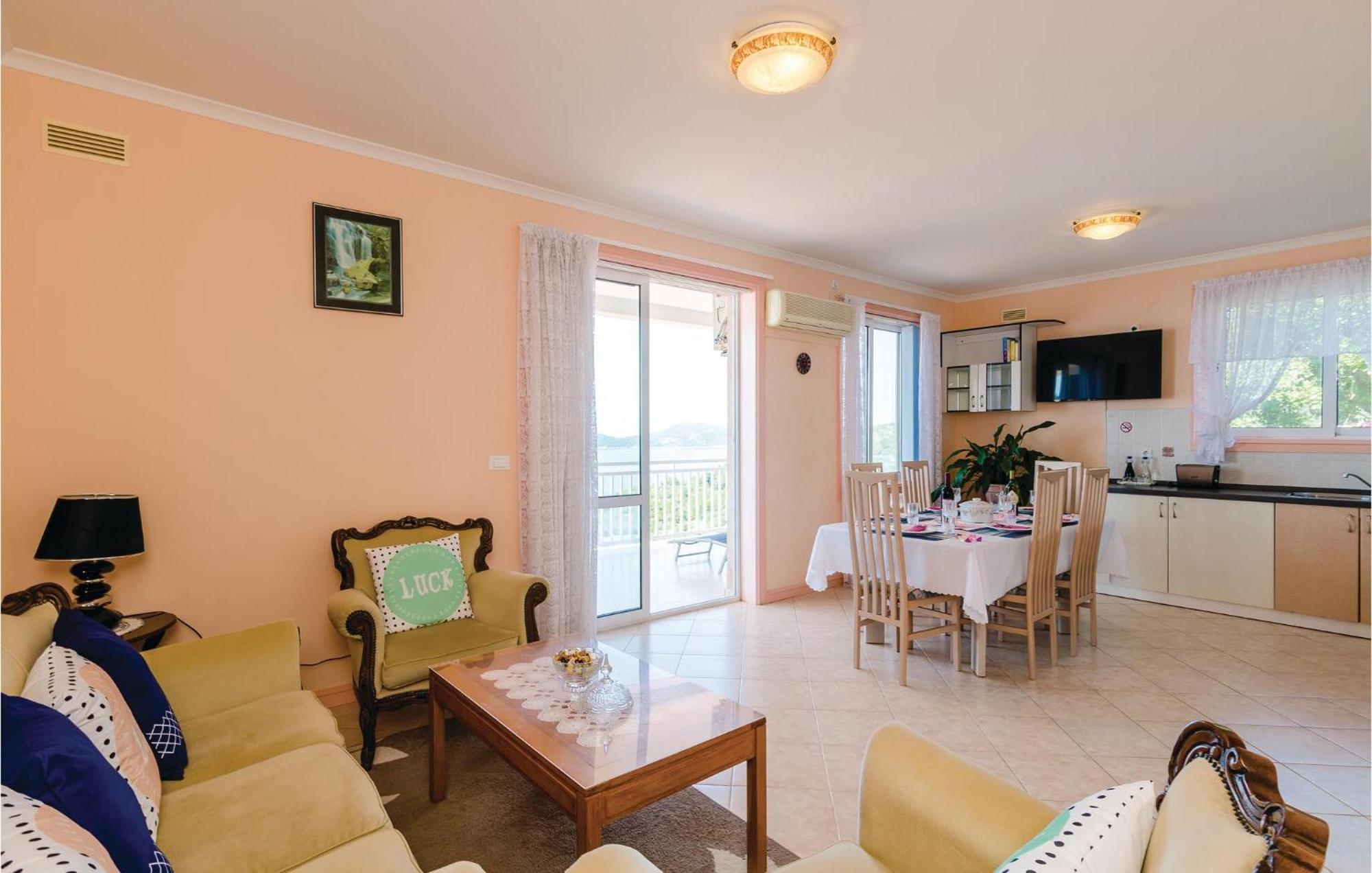 3 Bedroom Beautiful Apartment In Орасац Екстер'єр фото
