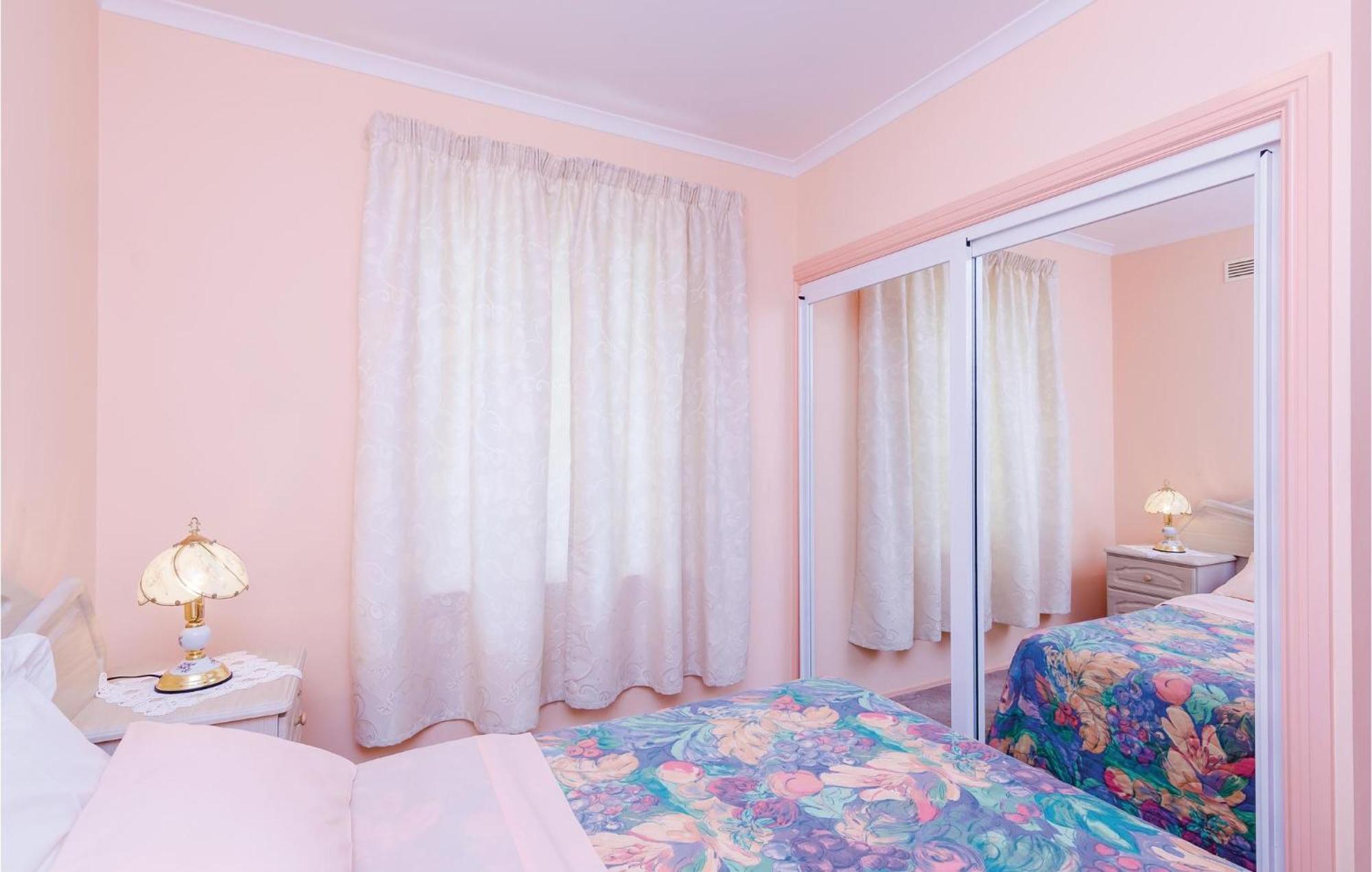 3 Bedroom Beautiful Apartment In Орасац Екстер'єр фото