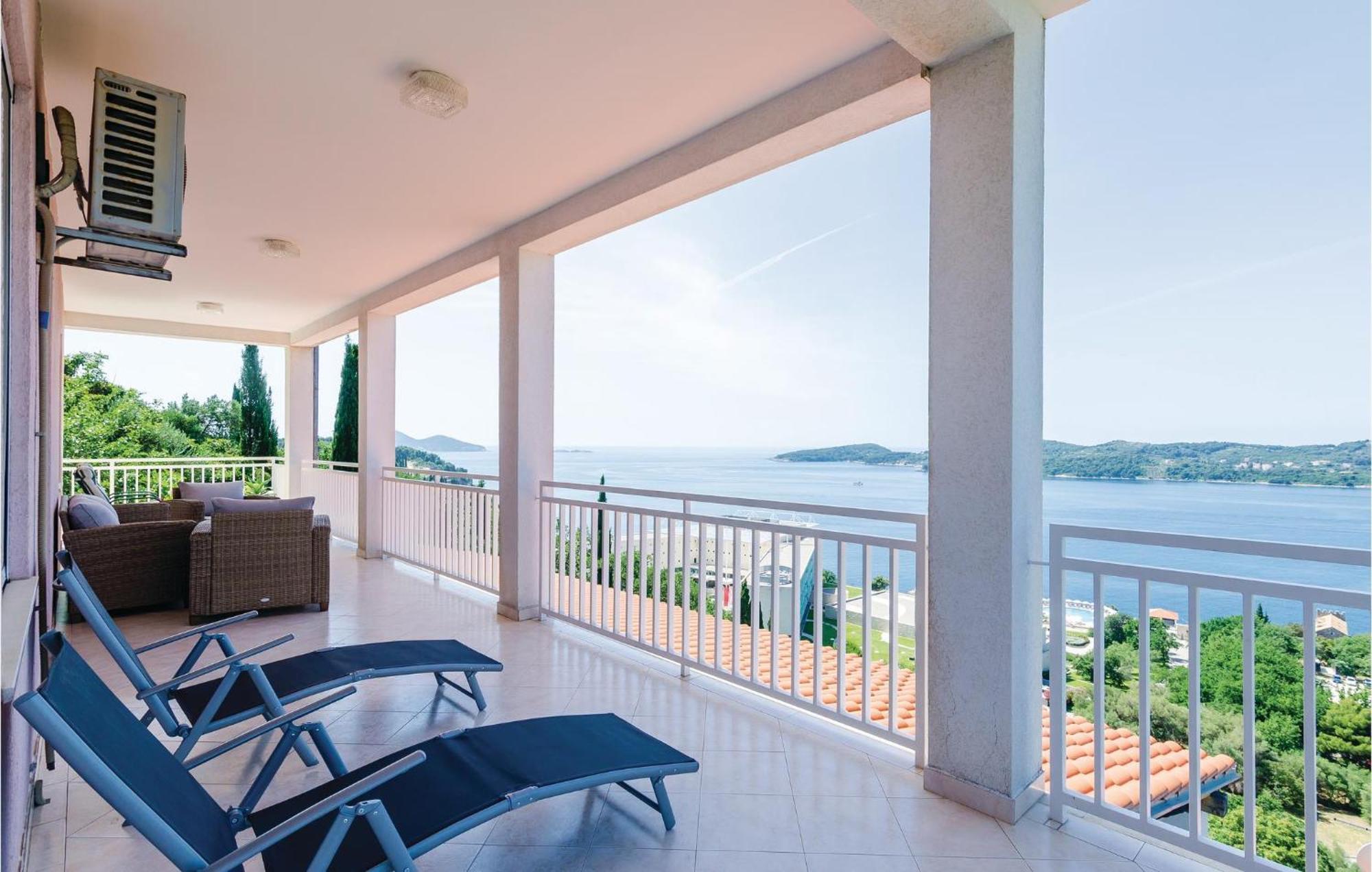 3 Bedroom Beautiful Apartment In Орасац Екстер'єр фото