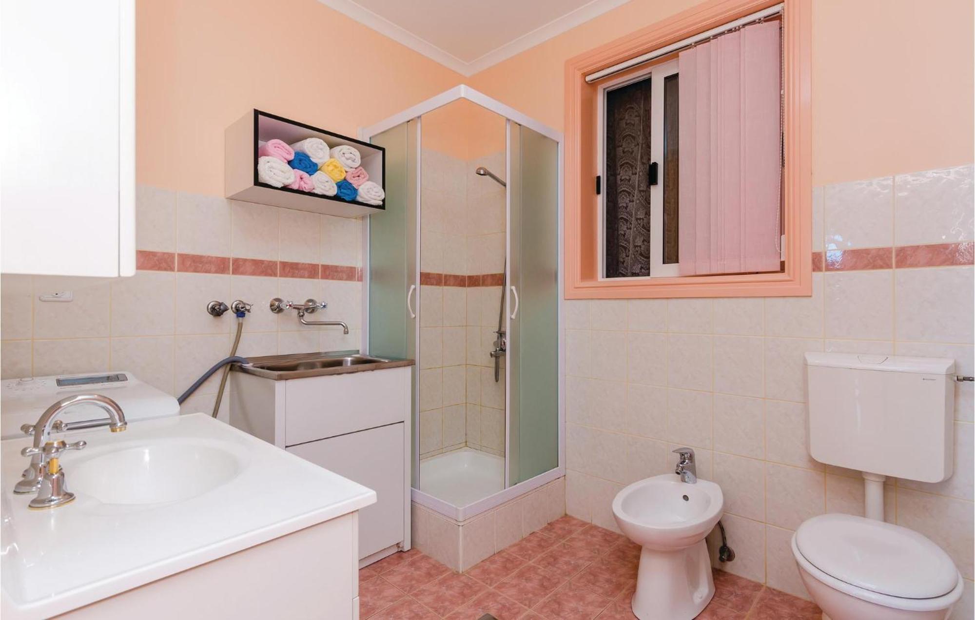 3 Bedroom Beautiful Apartment In Орасац Екстер'єр фото