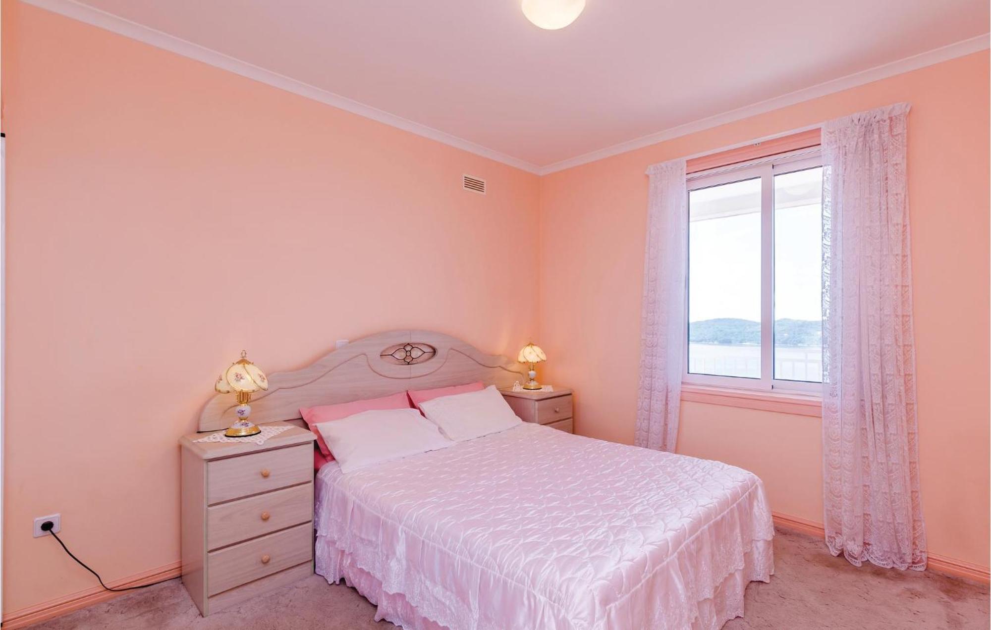 3 Bedroom Beautiful Apartment In Орасац Екстер'єр фото