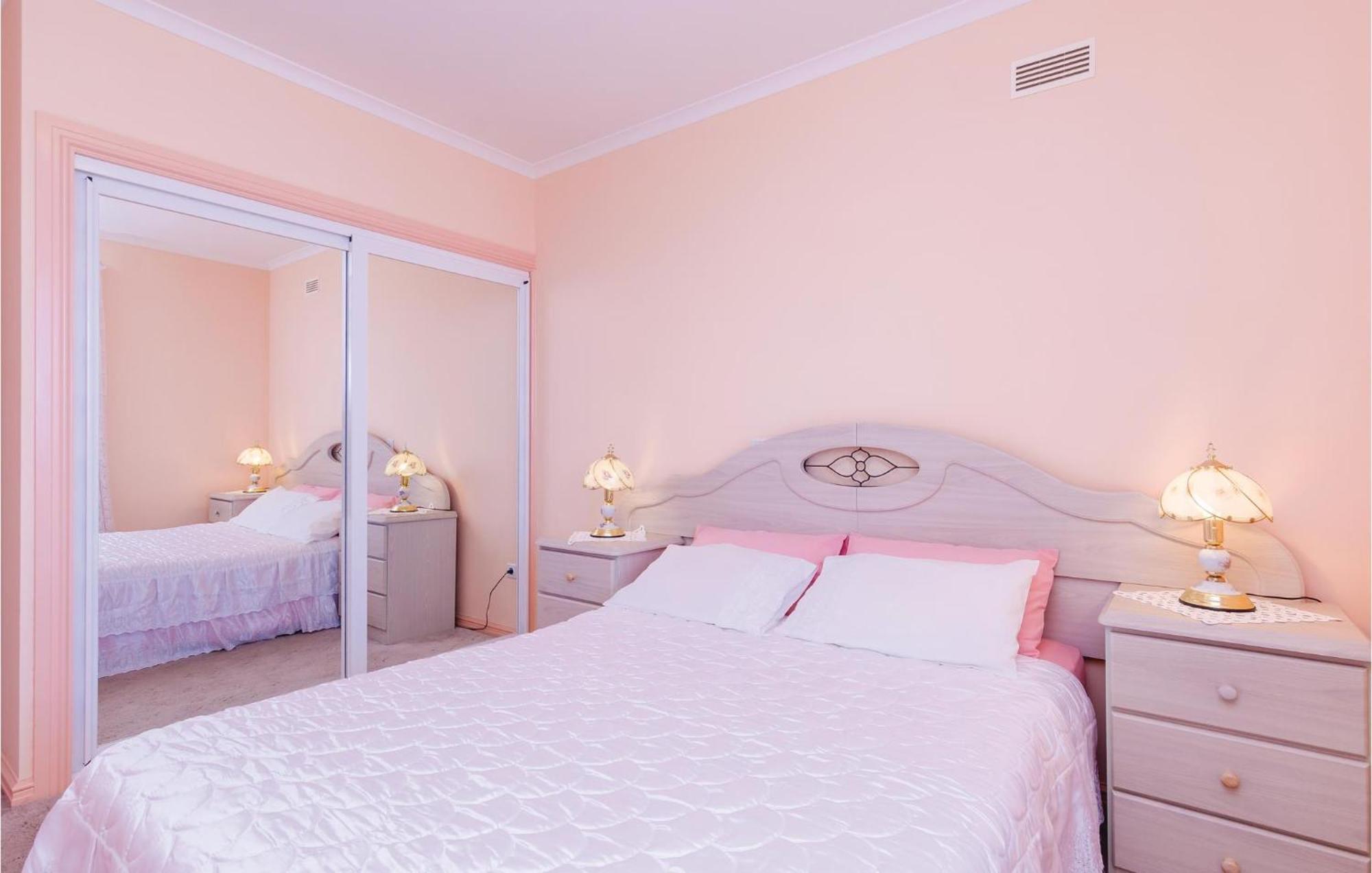 3 Bedroom Beautiful Apartment In Орасац Екстер'єр фото